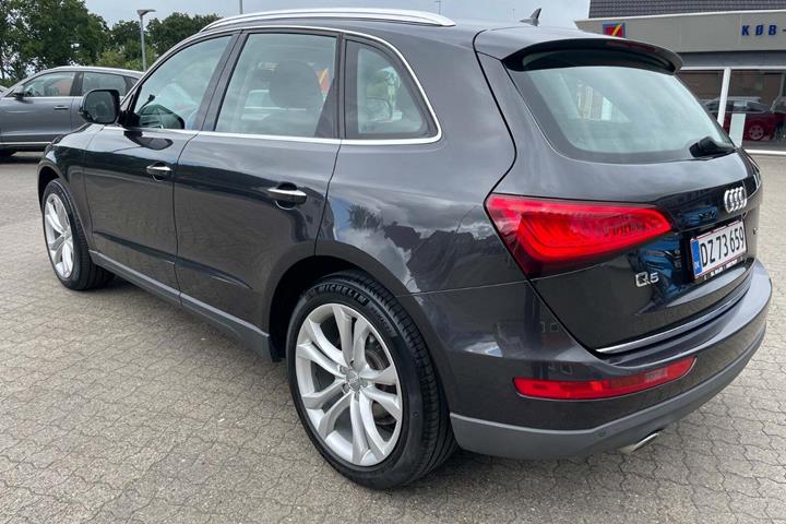 Grå Audi Q5 fra 2016