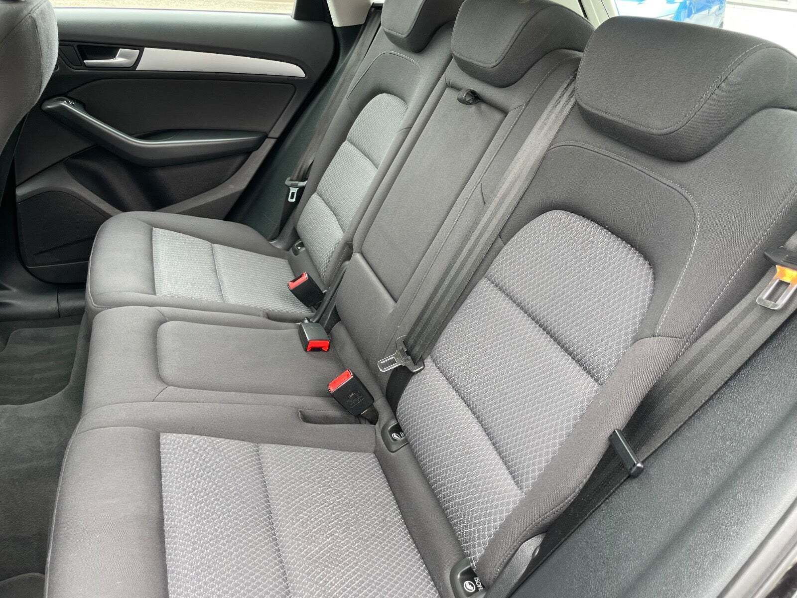 Grå Audi Q5 fra 2016
