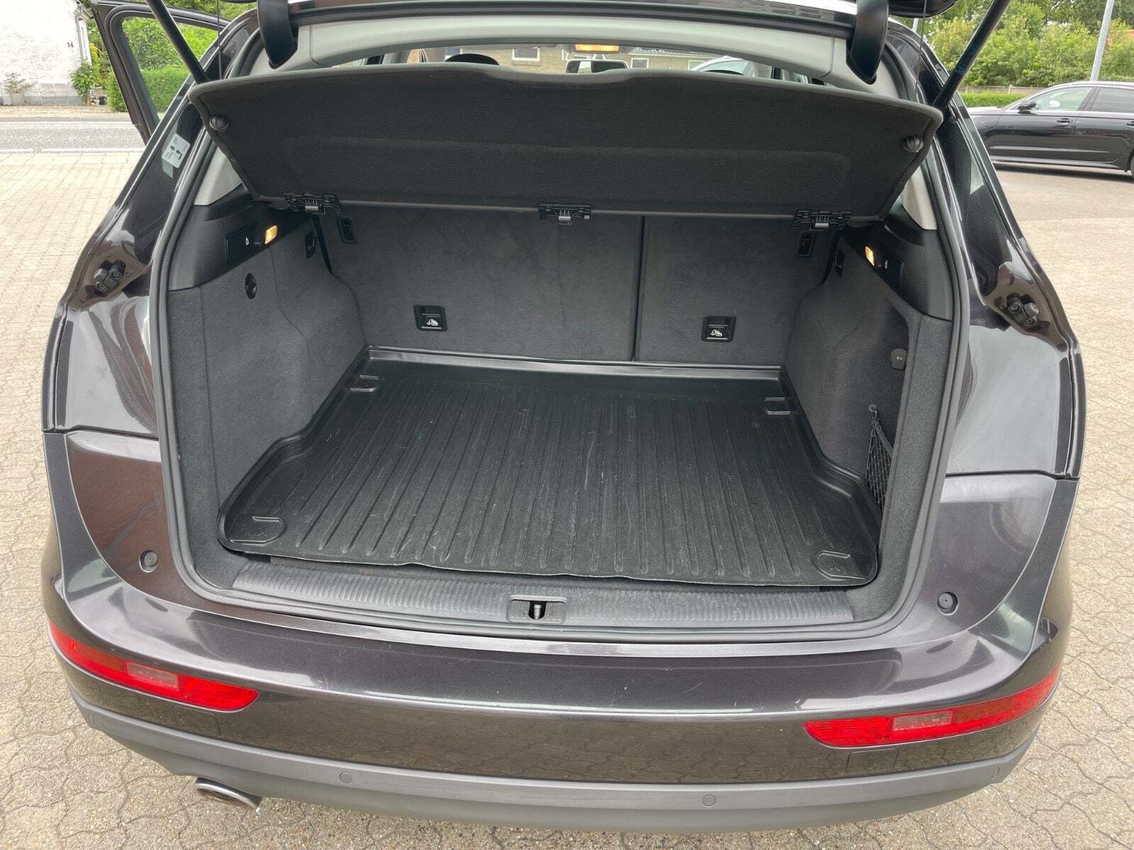 Grå Audi Q5 fra 2016