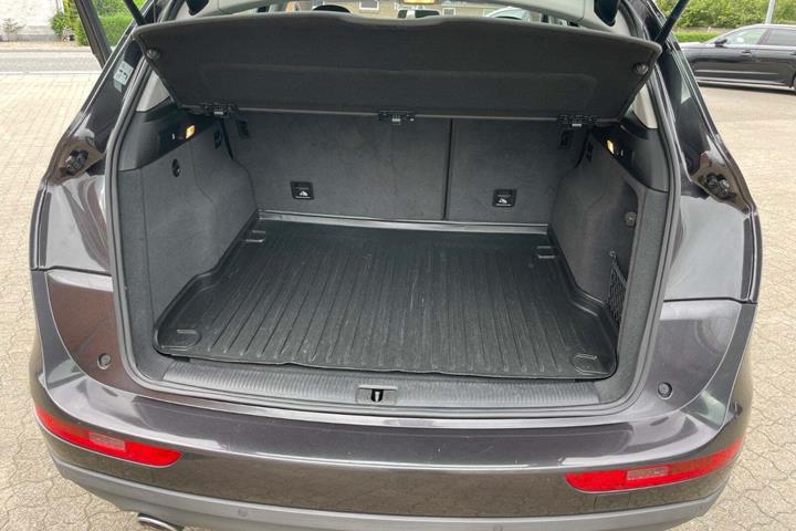 Grå Audi Q5 fra 2016