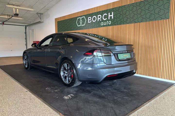 Grå Tesla Model S fra 2023