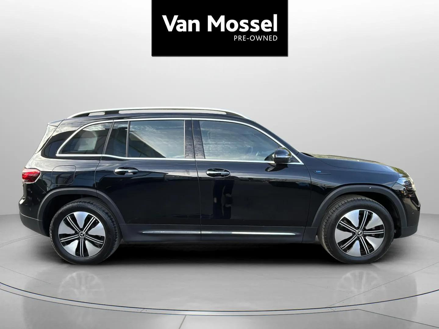 Mercedes EQB250 Electric Art