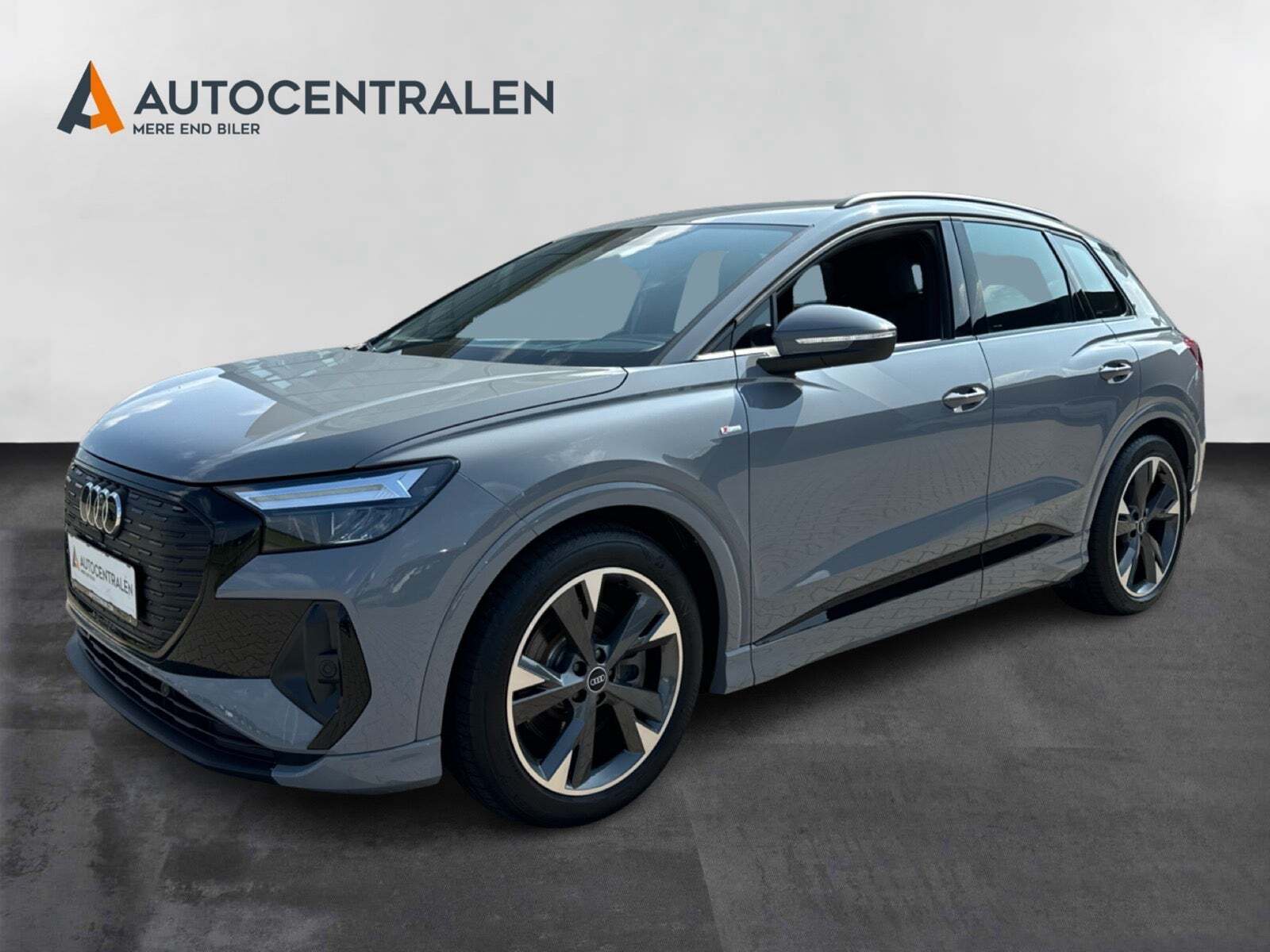 Sort Audi Q4 e-tron fra 2022 set udefra