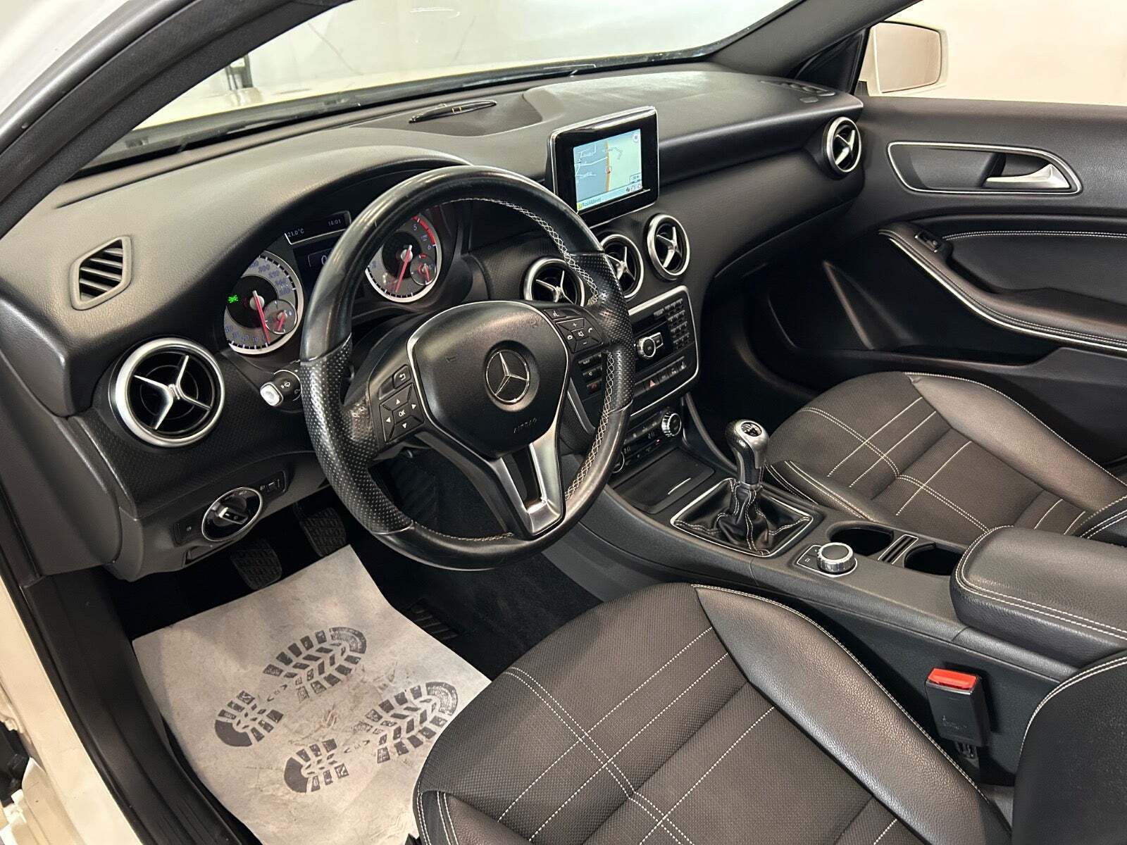 Hvid Mercedes A200 fra 2014