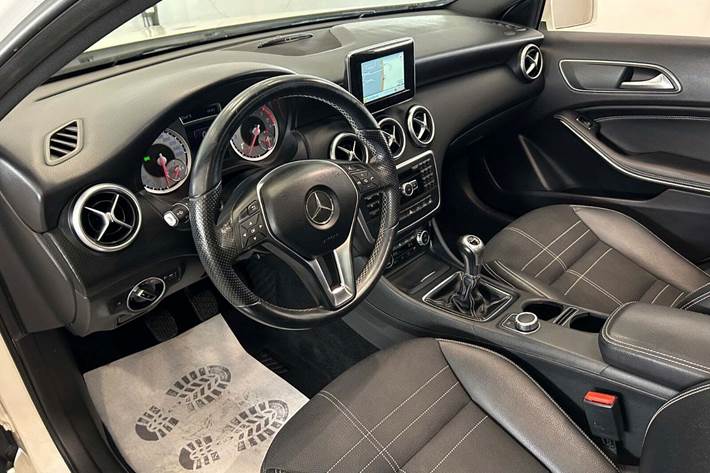 Hvid Mercedes A200 fra 2014