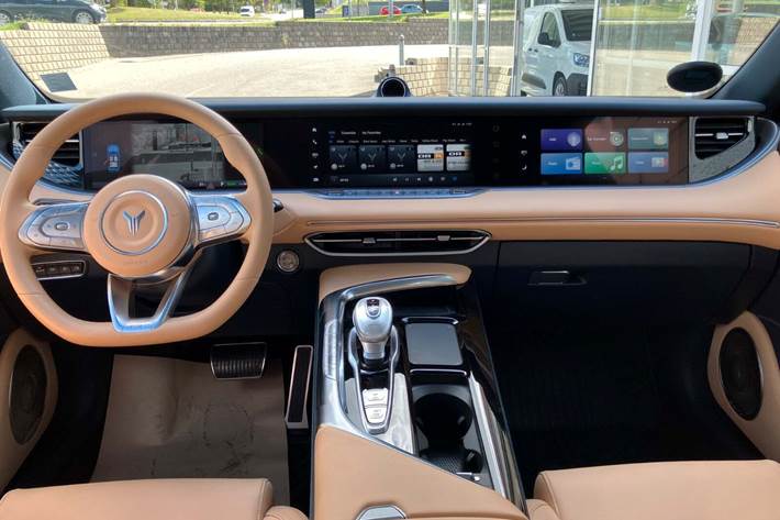 Blå Voyah Free fra 2024 set indefra