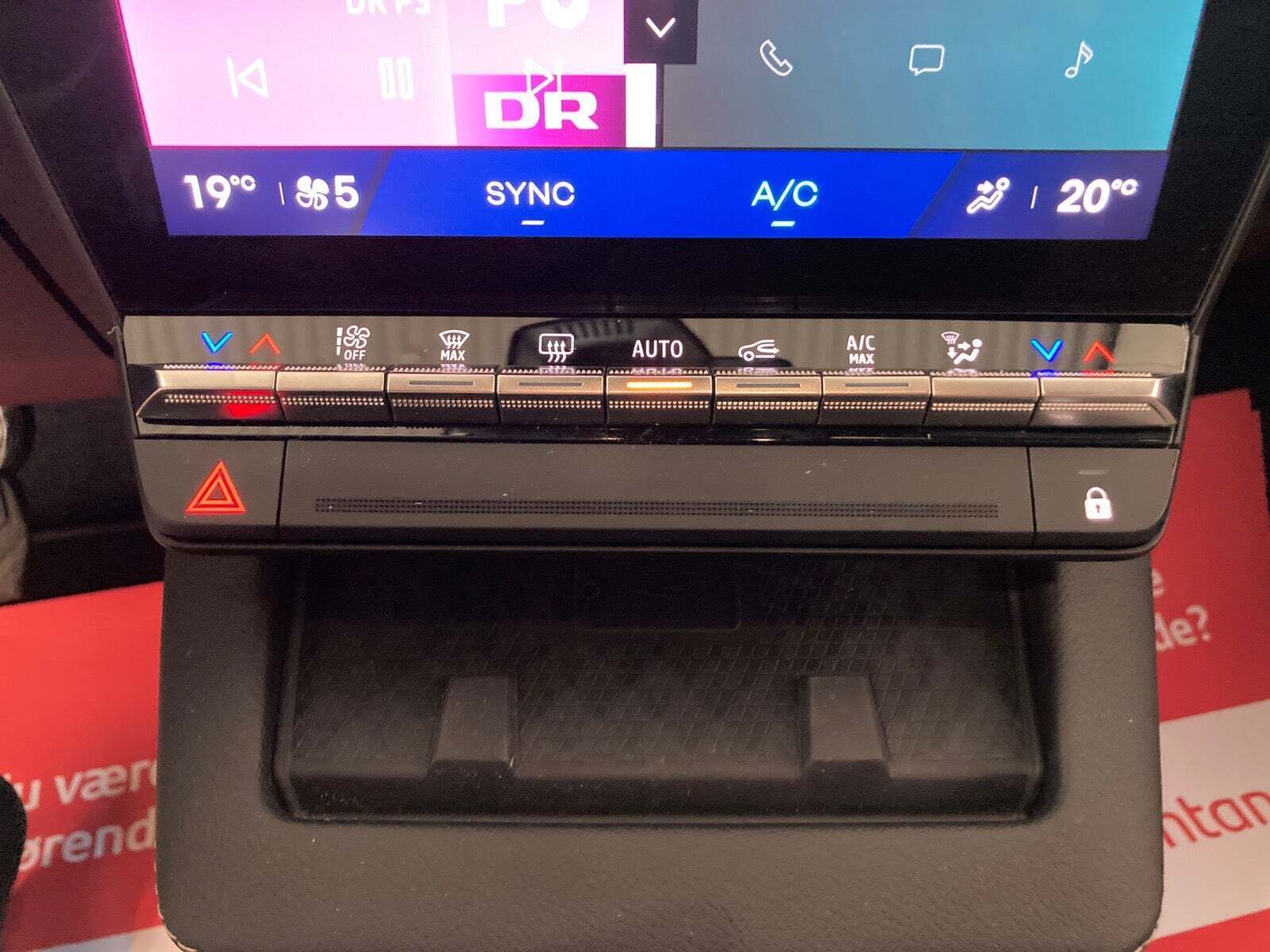 Hvid Renault Megane E-Tech fra 2024