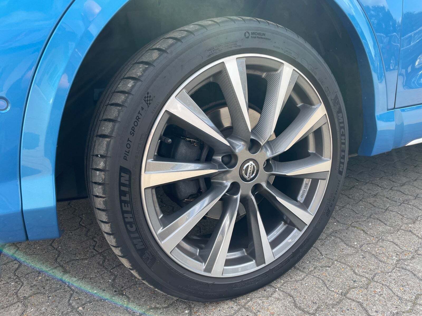 Blå Nissan Qashqai fra 2019