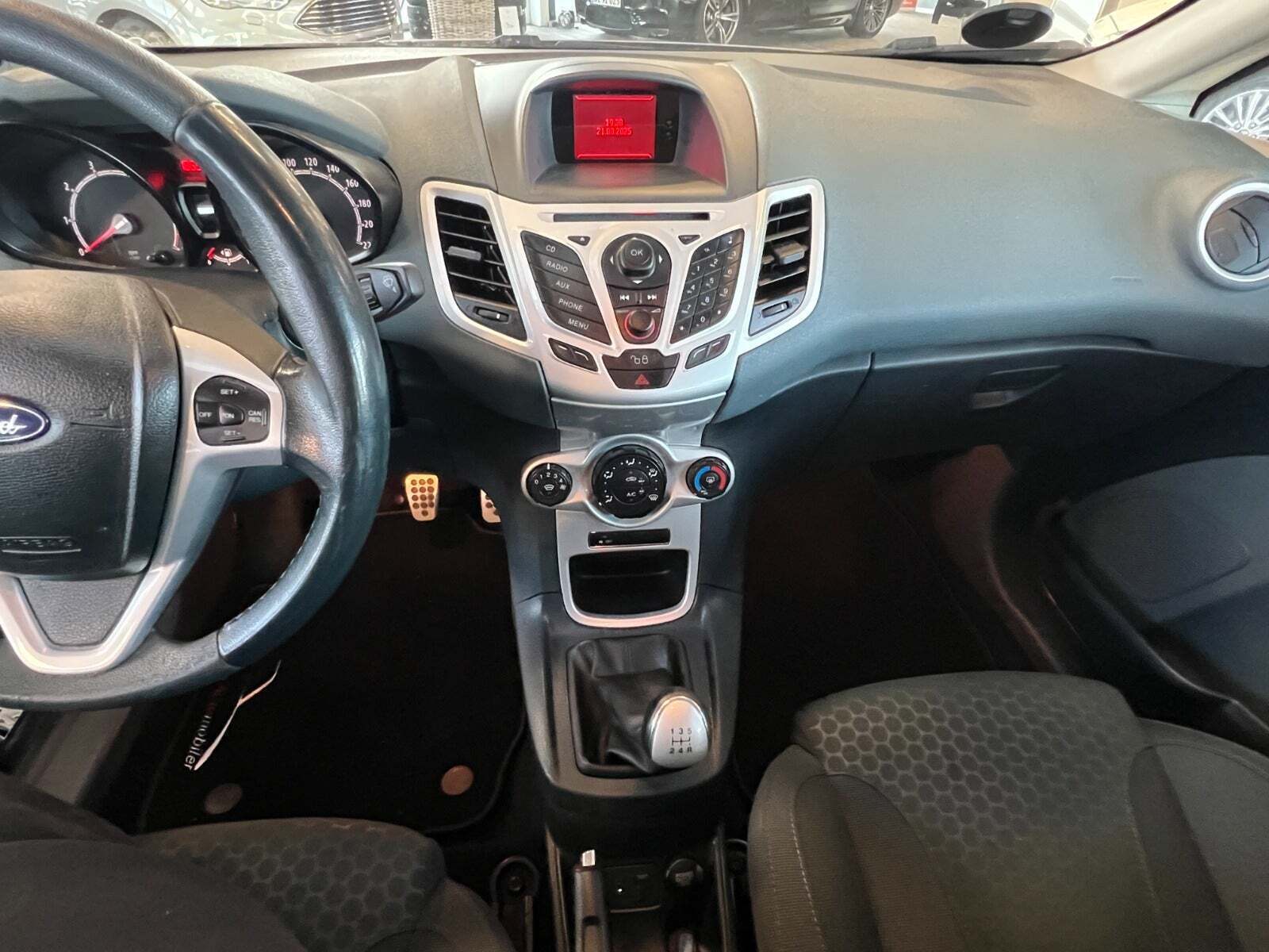 Grå Ford Fiesta fra 2010