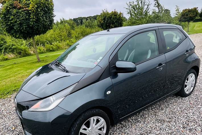 Grå Toyota Aygo 1,0 fra 2014