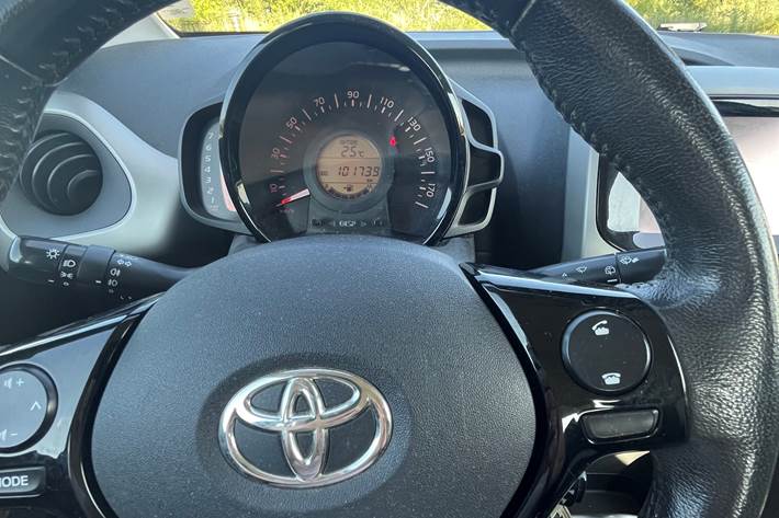 Grå Toyota Aygo 1,0 fra 2014