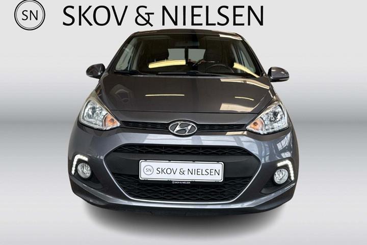Grå Hyundai i10 fra 2014