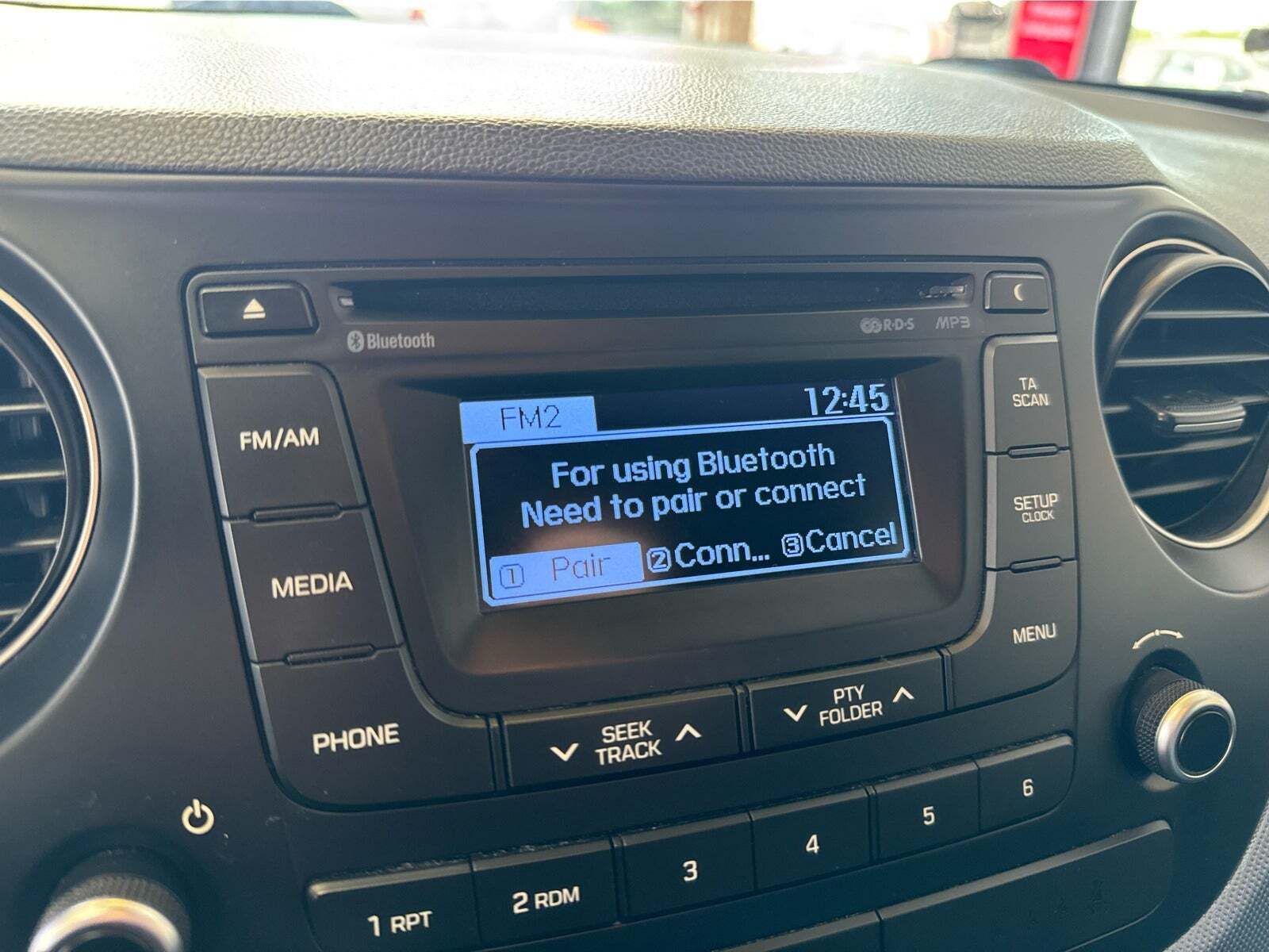 Grå Hyundai i10 fra 2014