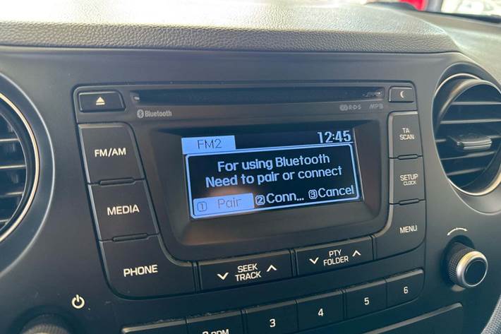 Grå Hyundai i10 fra 2014