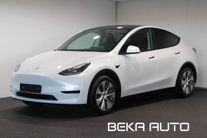 Hvid Tesla Model Y fra 2023 set udefra