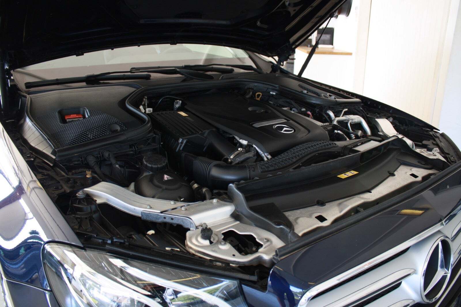 Grå Mercedes E200 fra 2017