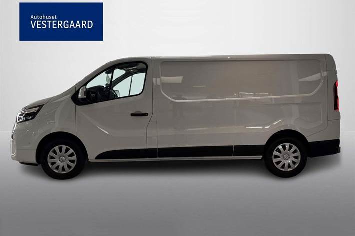 Hvid Nissan Primastar fra 2024