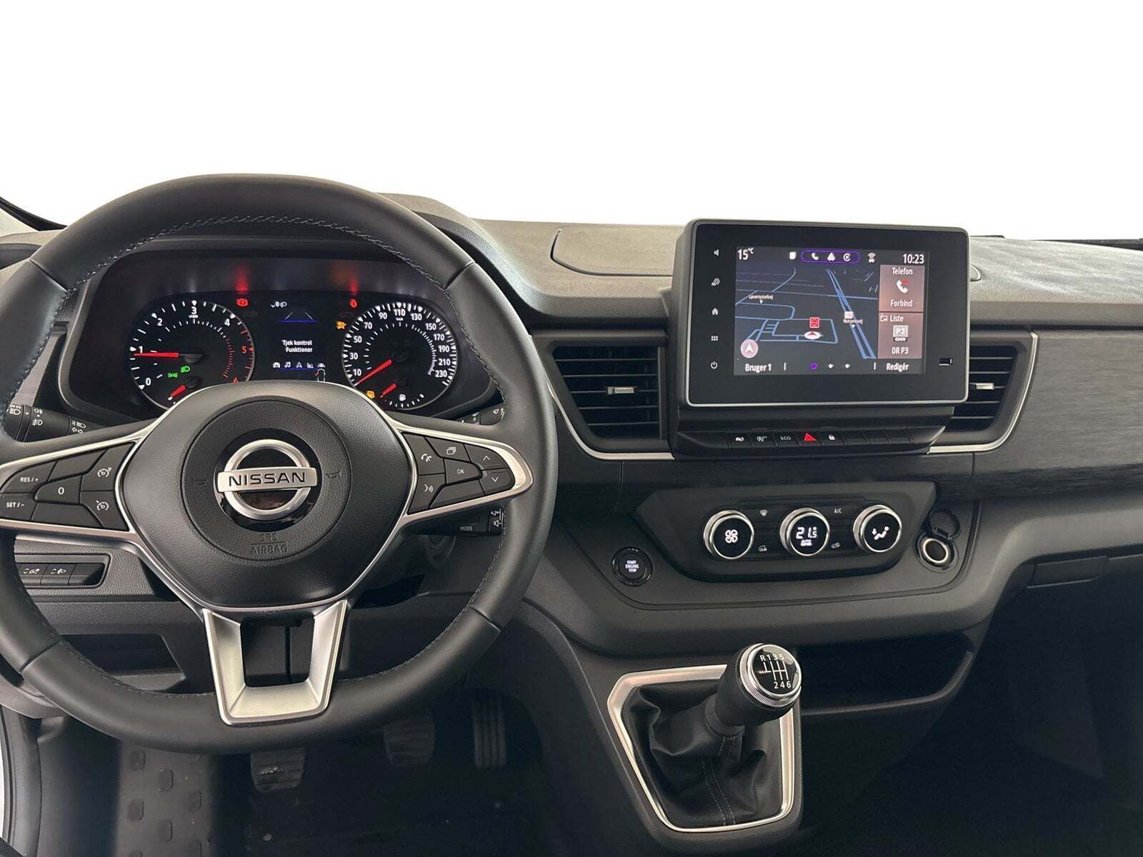 Hvid Nissan Primastar fra 2024