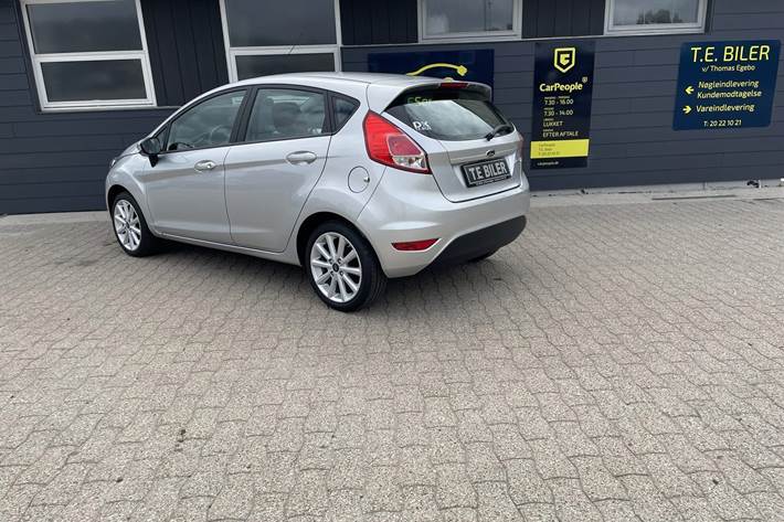 Sølv Ford Fiesta fra 2015