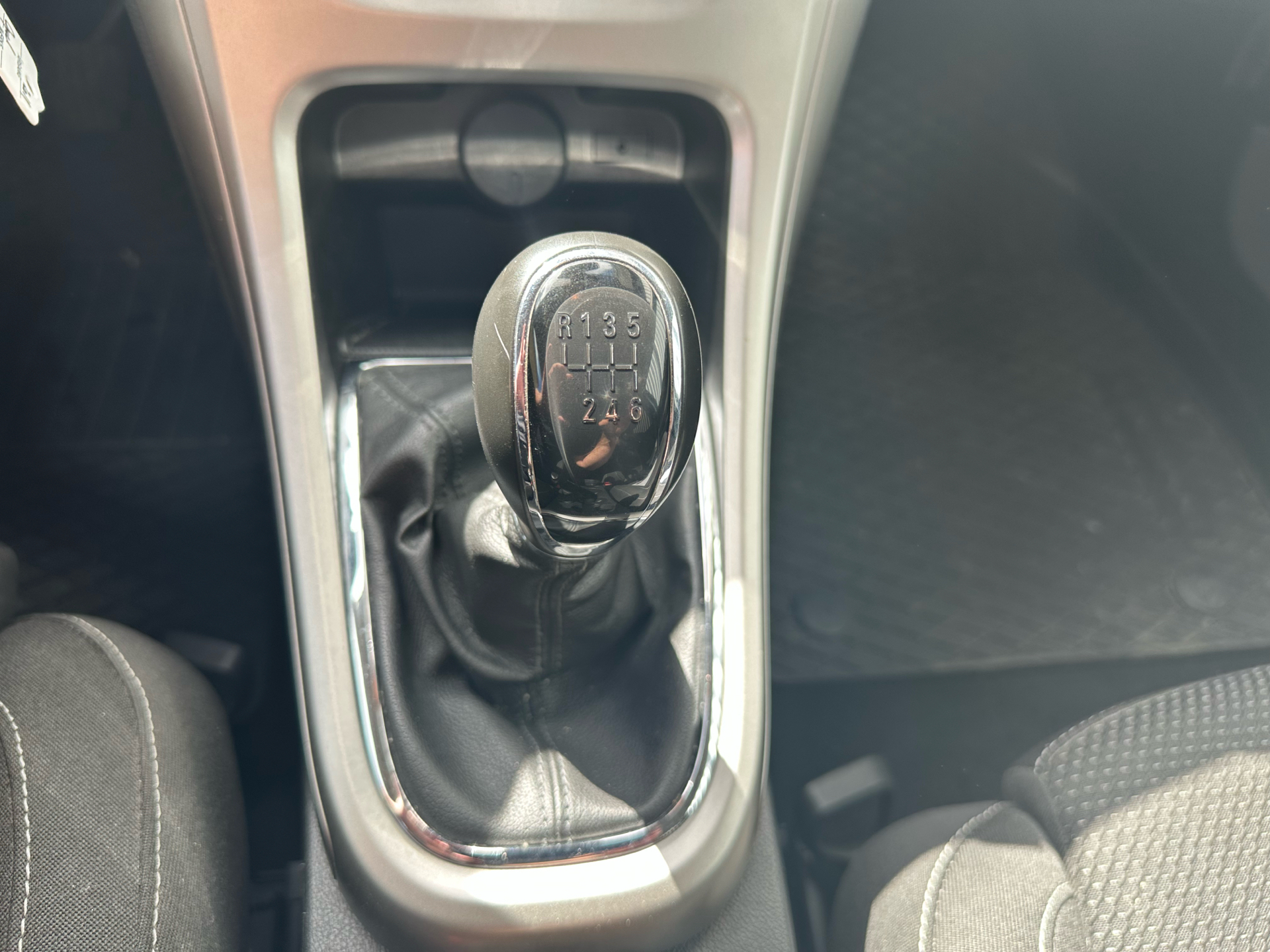 Grå Opel Astra fra 2011