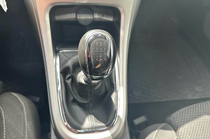 Grå Opel Astra fra 2011