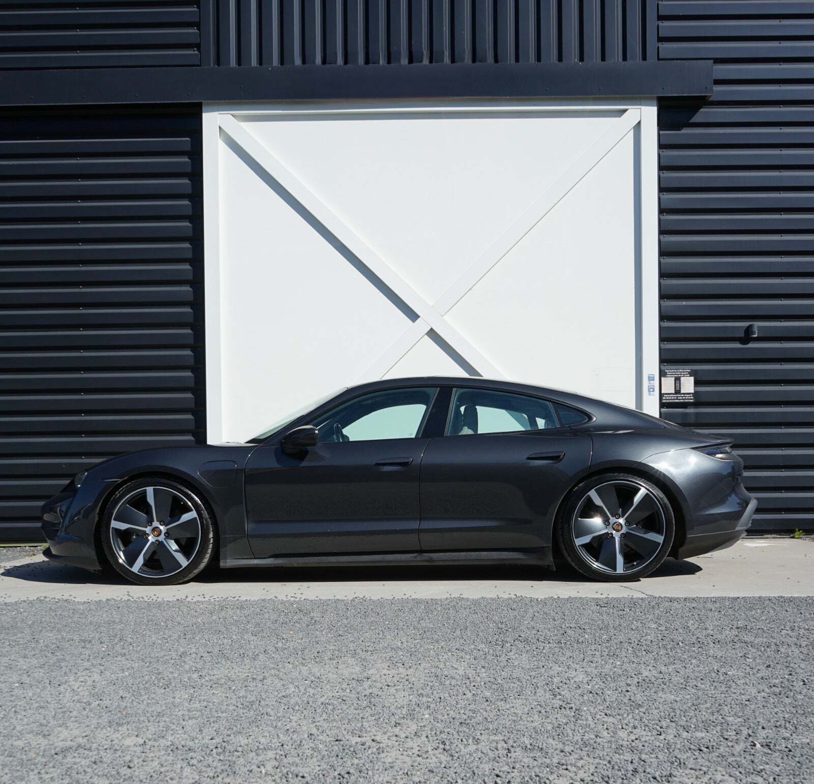 Porsche Taycan Performance+