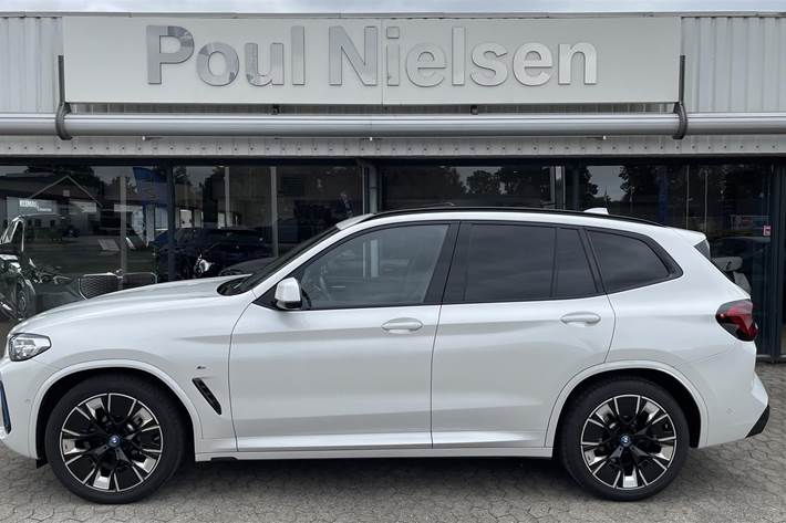 Hvid BMW iX3 fra 2024