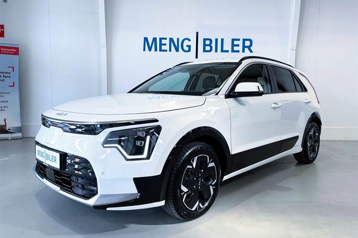 Hvid Kia Niro EV fra 2023 set udefra