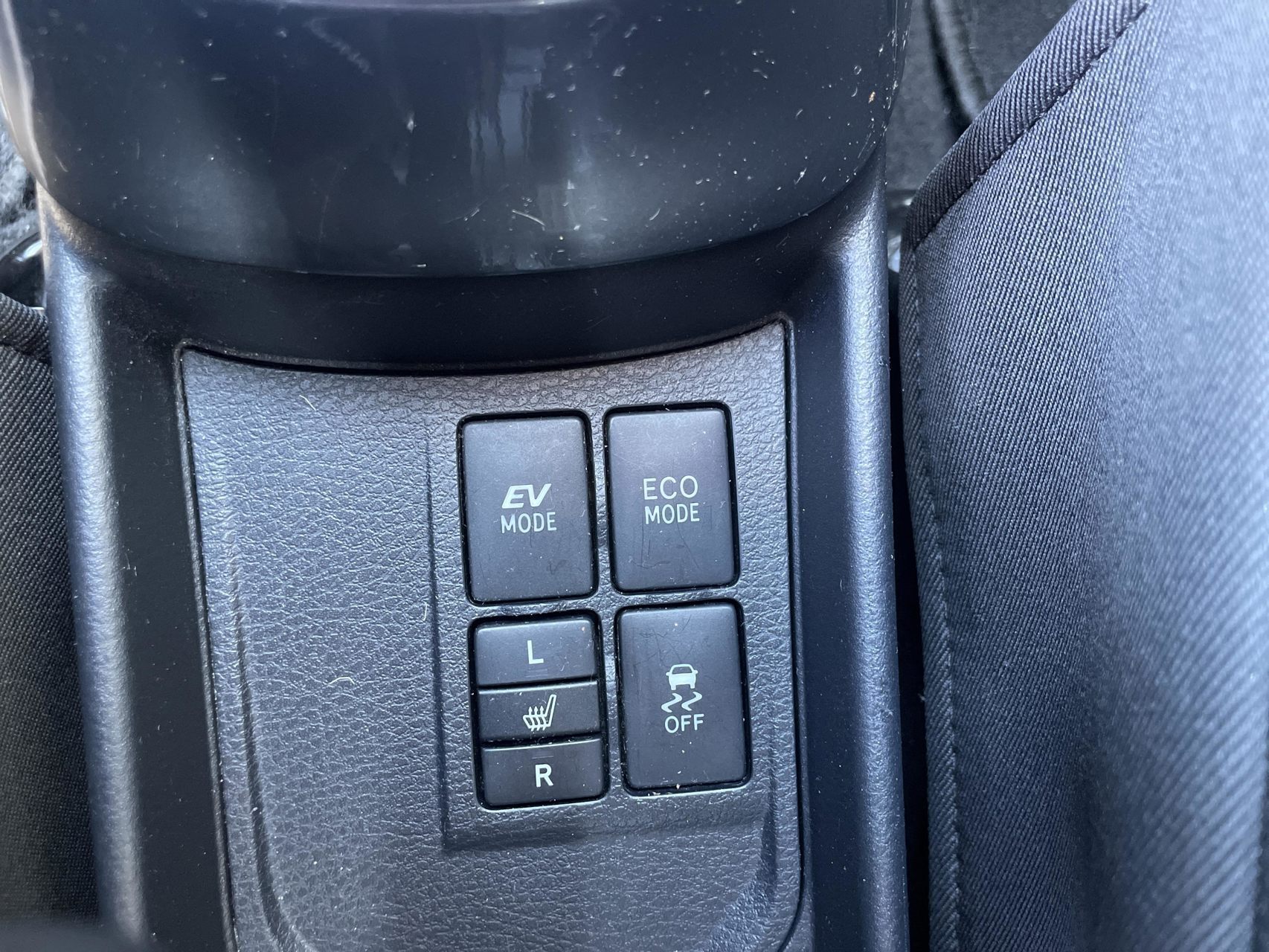 Grå Toyota Yaris fra 2017