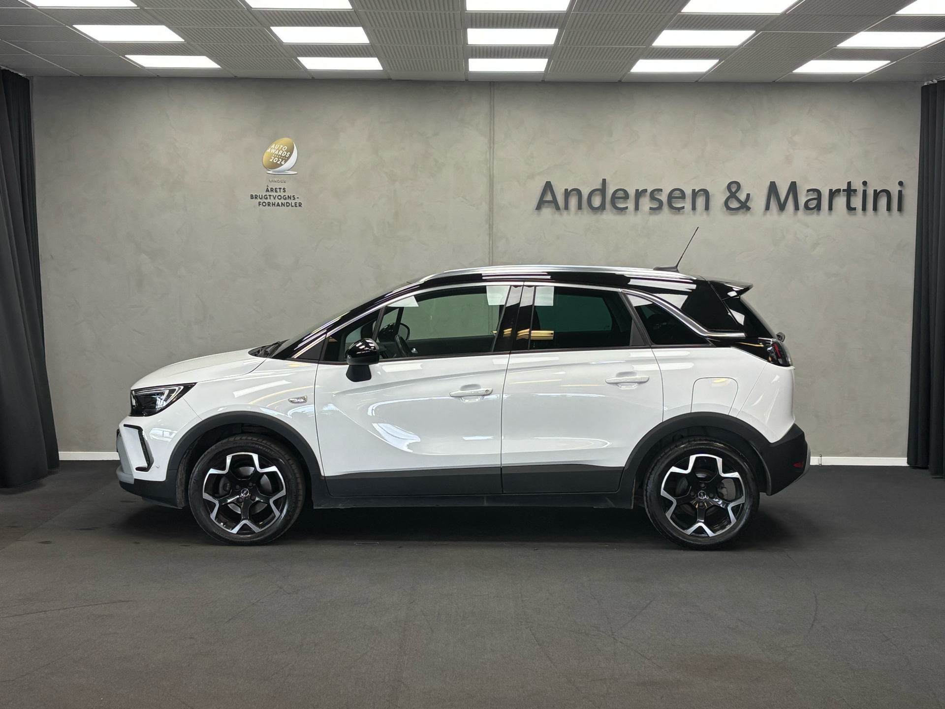 Hvid Opel Crossland fra 2021