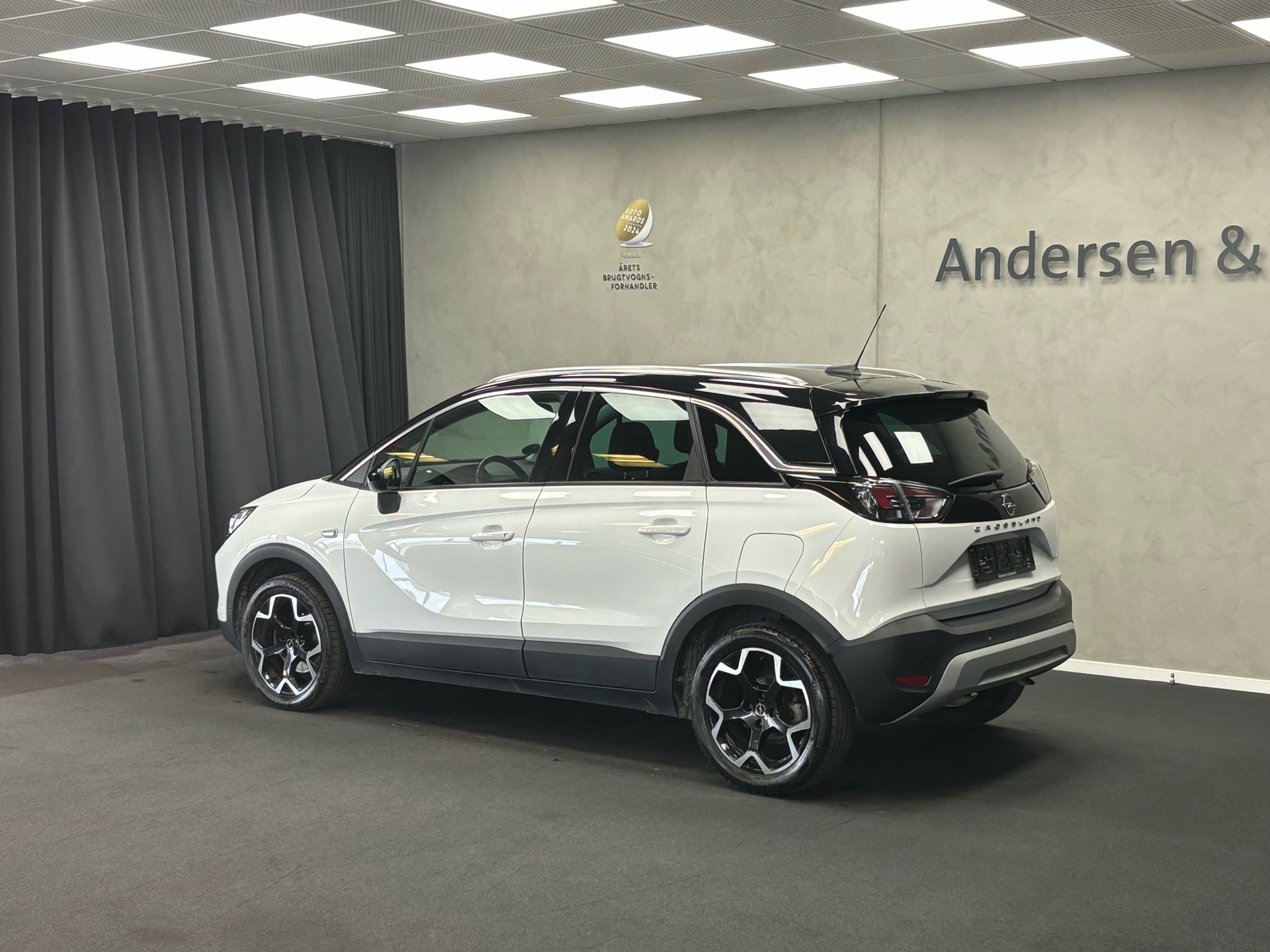 Hvid Opel Crossland fra 2021