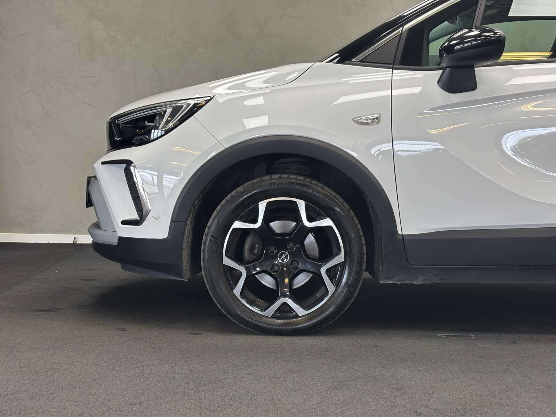 Hvid Opel Crossland fra 2021