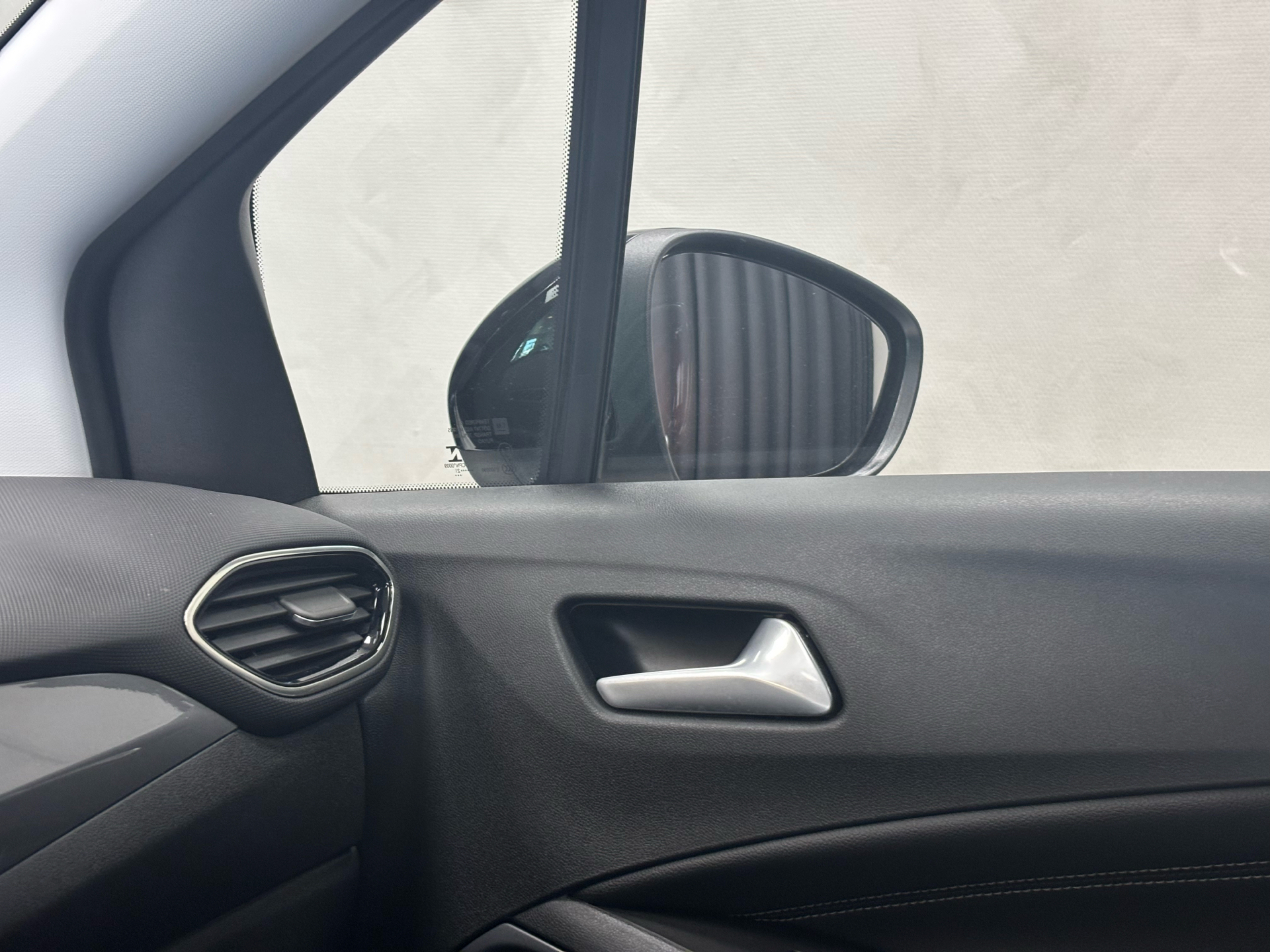 Hvid Opel Crossland fra 2021