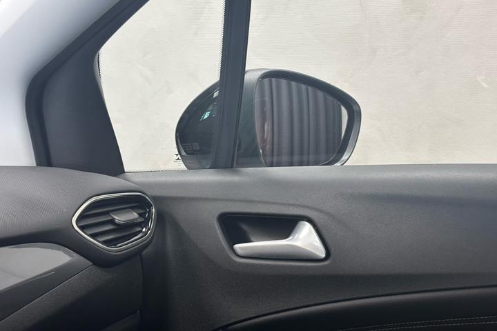Hvid Opel Crossland fra 2021