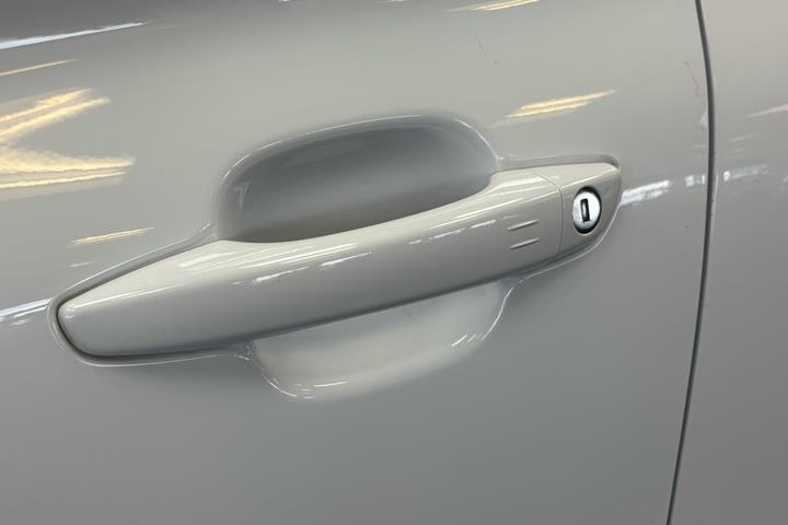 Hvid Opel Crossland fra 2021