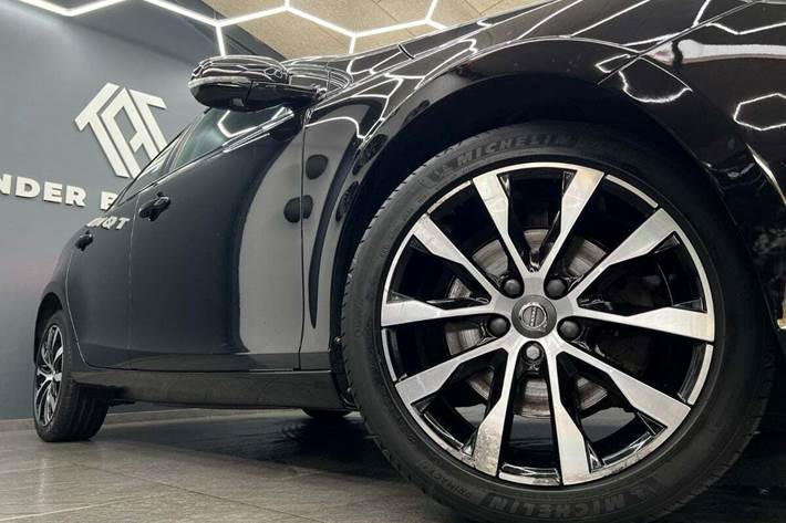 Sort Volvo V40 fra 2019