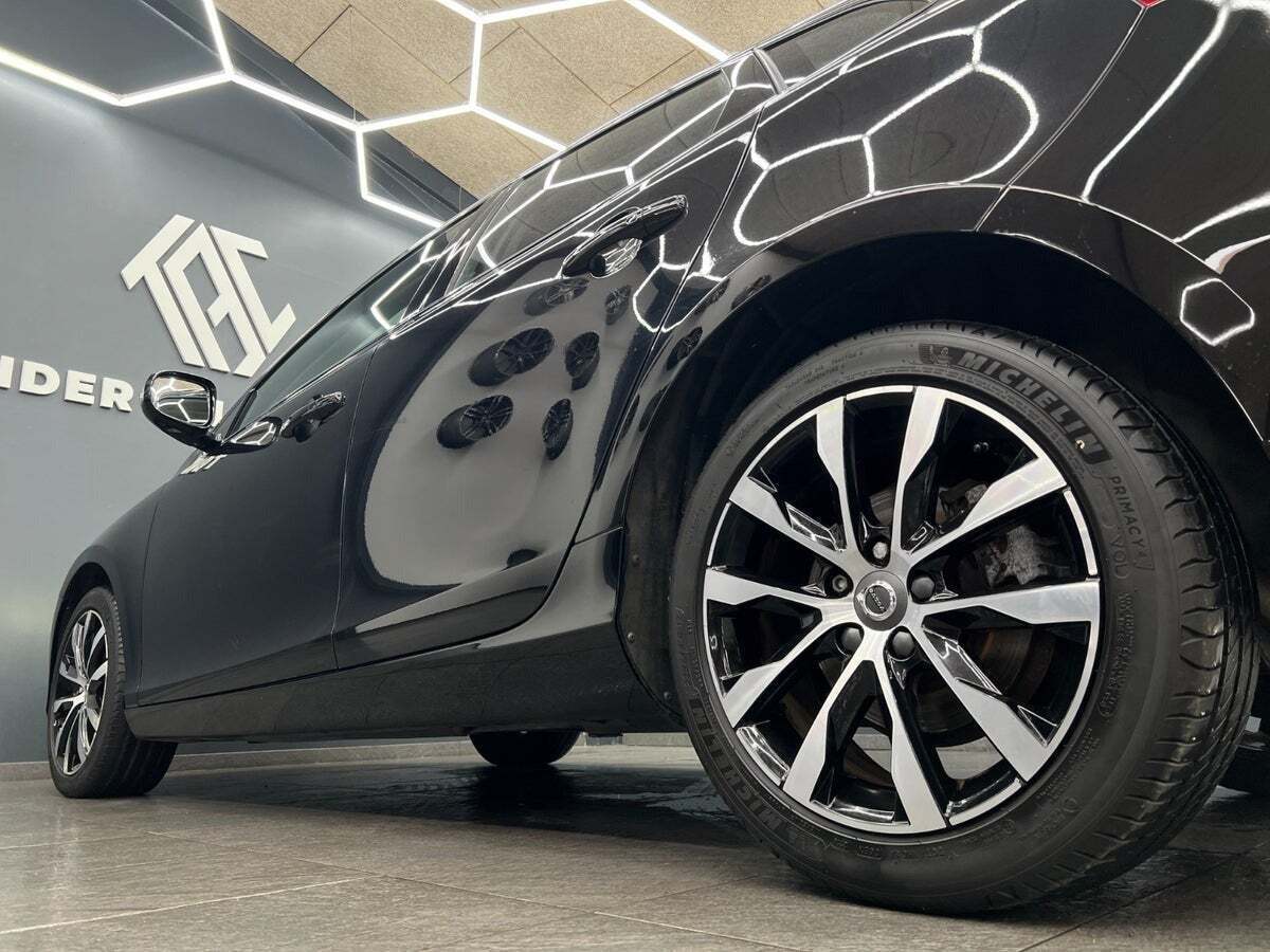 Sort Volvo V40 fra 2019