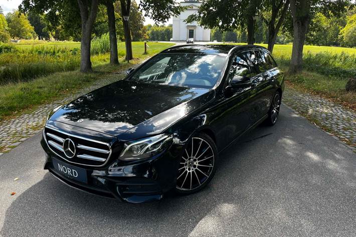 Sort Mercedes E350 d fra 2017 set udefra