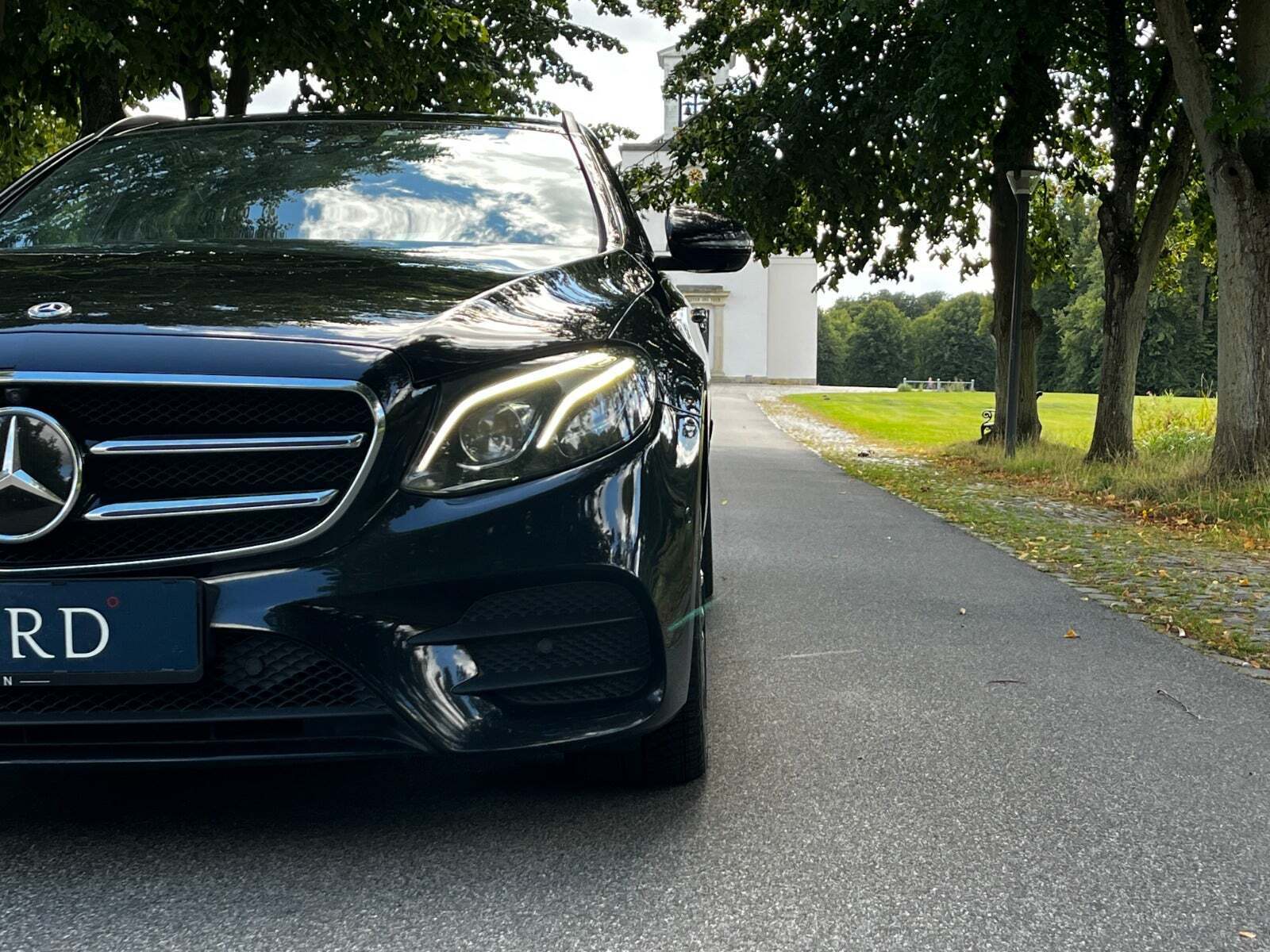 Sort Mercedes E350 d fra 2017