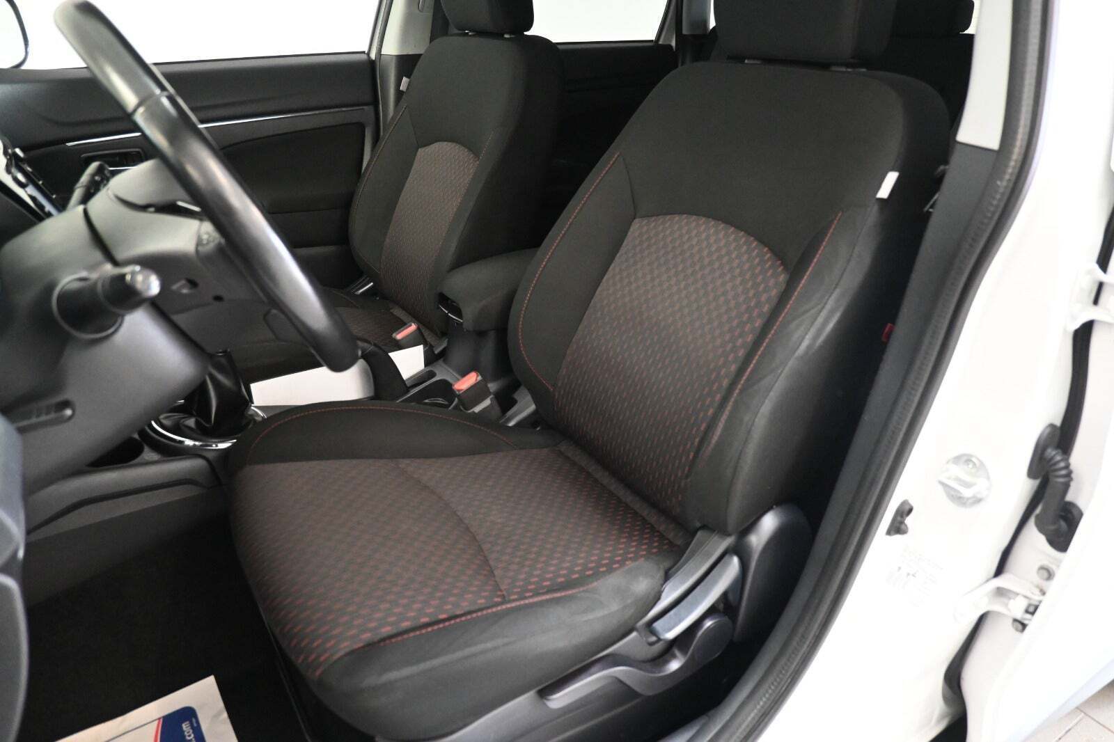 Hvid Mitsubishi ASX fra 2017