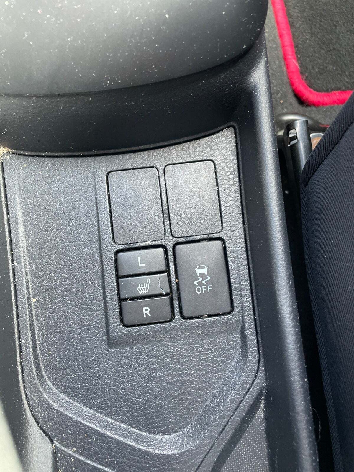 Rød Toyota Yaris fra 2015