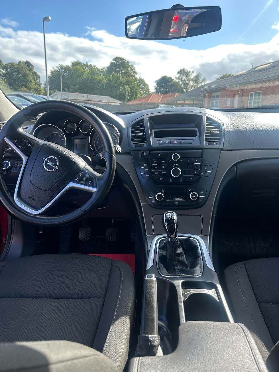 Grå Opel Insignia fra 2009