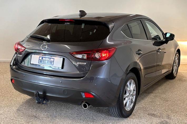 Grå Mazda 3 fra 2014