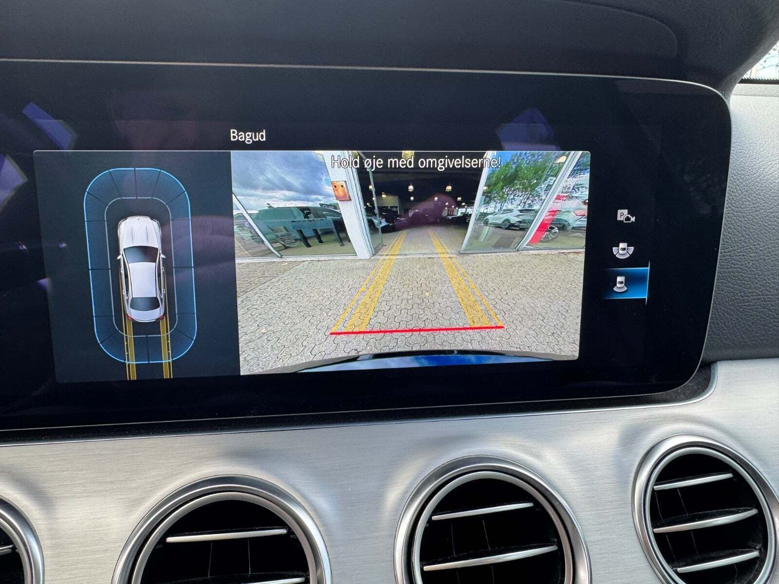 Sort Mercedes E300 de fra 2021