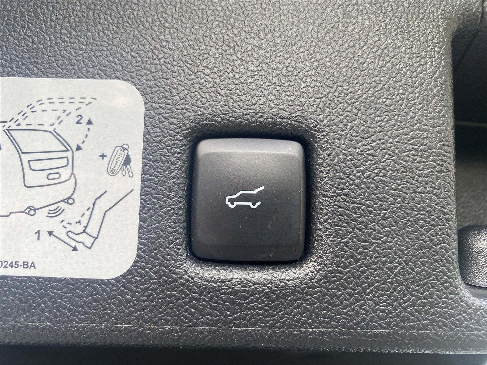 Hvid Ford Kuga fra 2021