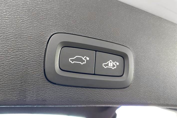 Blå Volvo EX40 fra 2024