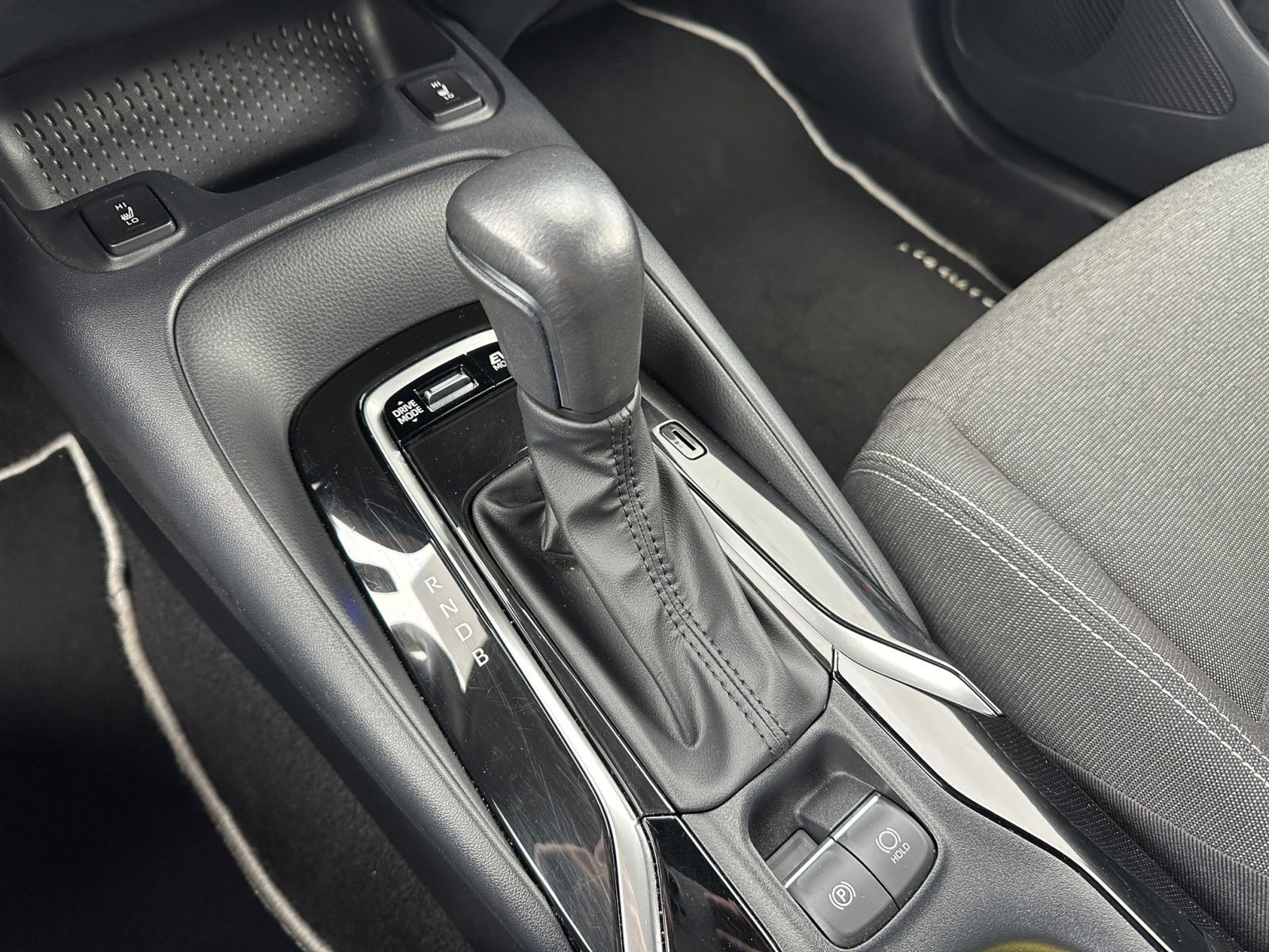 Blå Toyota Corolla fra 2024