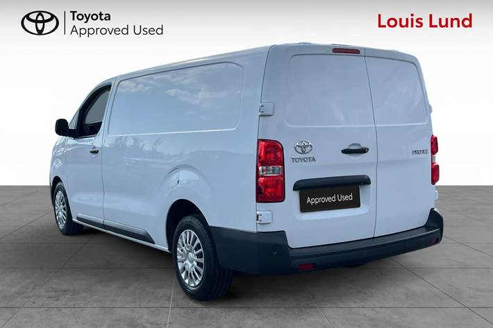 Hvid Toyota ProAce fra 2022