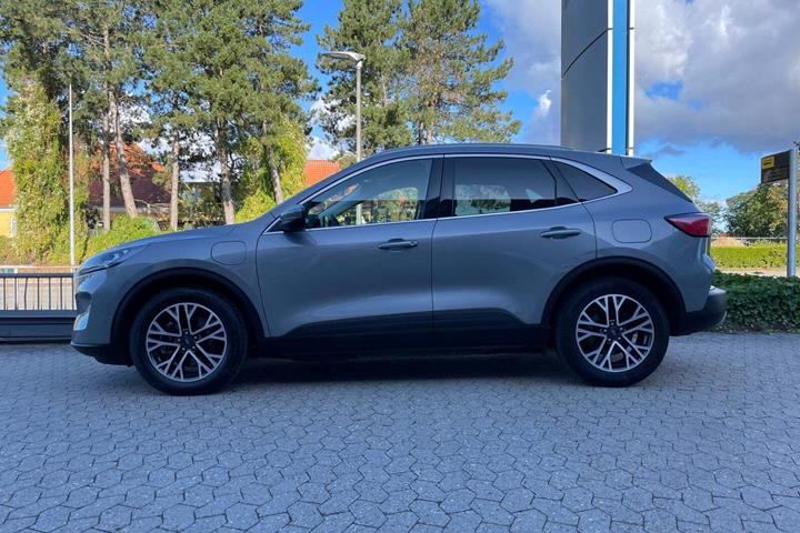 Grå Ford Kuga fra 2020