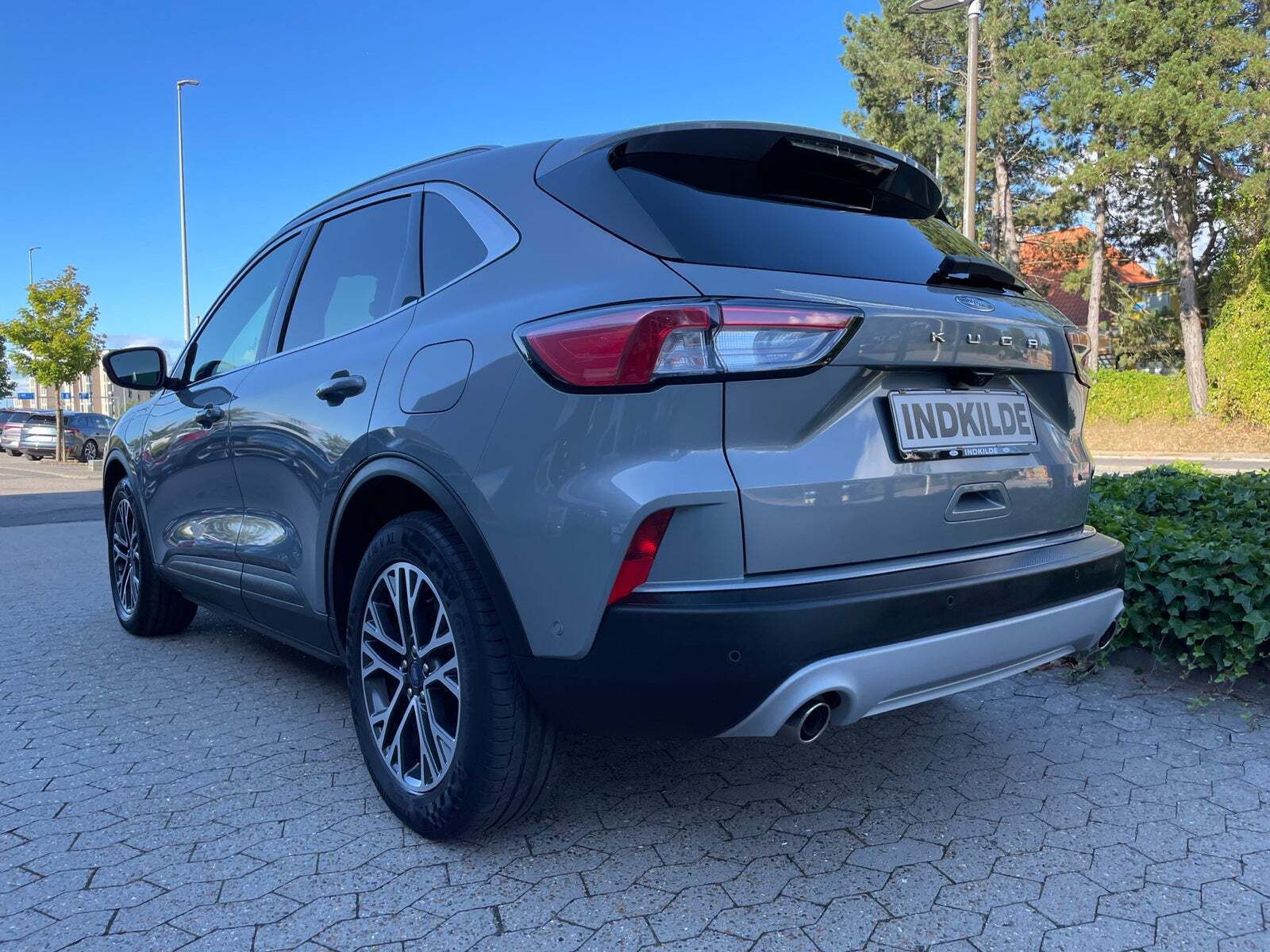 Grå Ford Kuga fra 2020